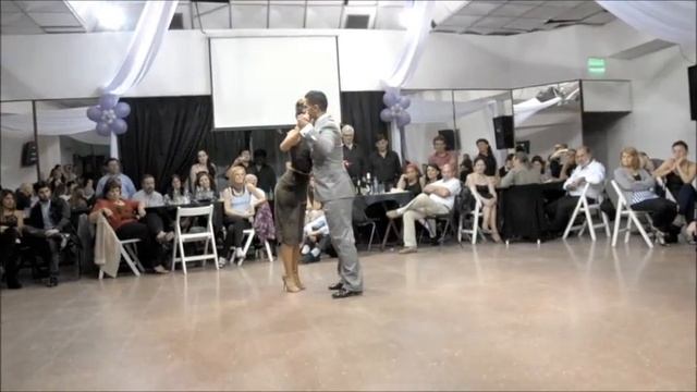 Noelia Hurtado y Sebastián Arce en Milonga El Abrazo (1/5) смотреть онлайн