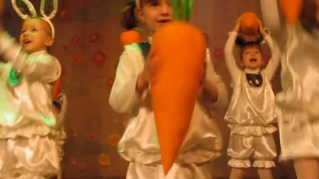 Хореографический ансамбль ''SunRise''.Танец ''ЗАЙЦЫ ЖГУТ !!! '' смотреть онлайн