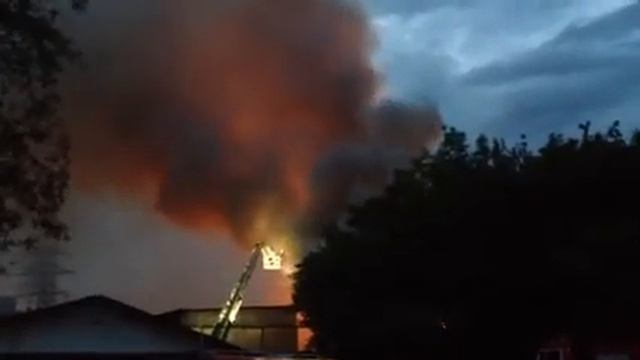 Пожар на люблинке 06.06.12 часть2 смотреть онлайн