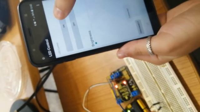 Android studio with arduino controlling led by bluetooth module HC-06 смотреть онлайн