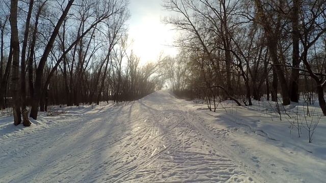Первый раз в горку коньком! Катаемся на лыжах) смотреть онлайн