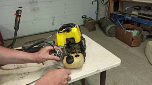 Триммер не заводится, разборка и чистка карбюратора.