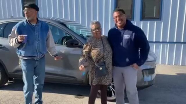 The Towles Family & their brand new 2022 Ford Escape смотреть онлайн