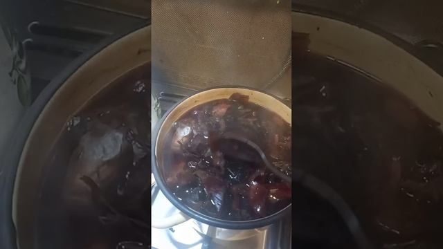 Варим, красим яйца)))