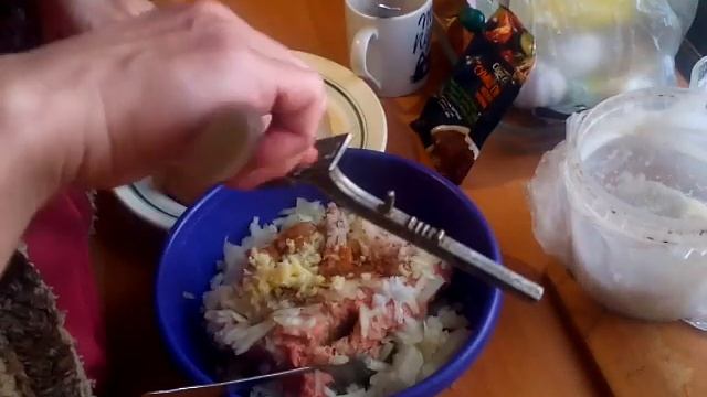 Сварила суп, нажарила котлет и отварила вермишель на второе.