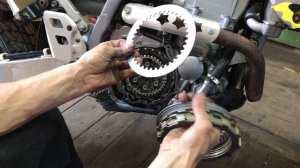 Замена дисков сцепления на мотоцикле SUZUKI DRZ 400 SM