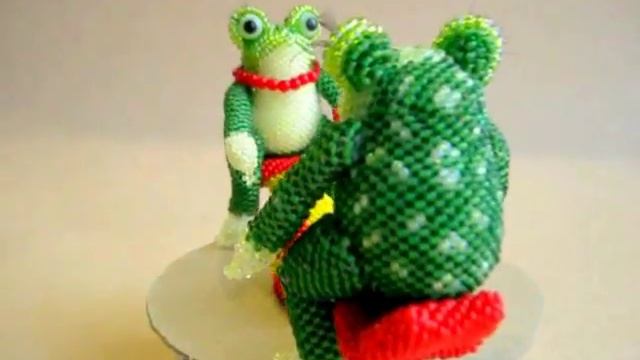 * ∅ ❂ ○ ◎ ● ◯ ◕ ◔ Лягушки на качелях из бисера. смотреть онлайн