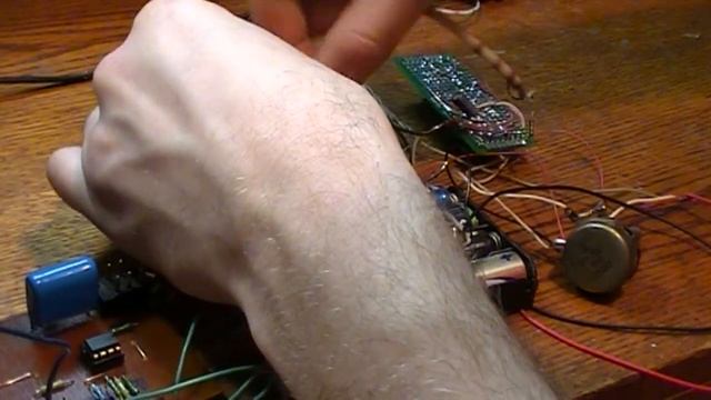 Демонстрация работы синтезатора смотреть онлайн