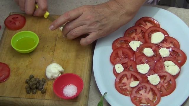 Caprese Italian Tomato Salad cheekyricho tutorial смотреть онлайн