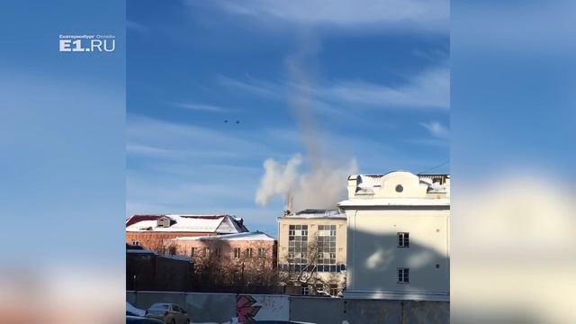 Падение телебашни в Екатеринбурге. Нарезка смотреть онлайн