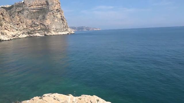 Испания, берег Бенитачель (Benitatchell), пляж Cala Moraig. Галечные пляжи Испании смотреть онлайн