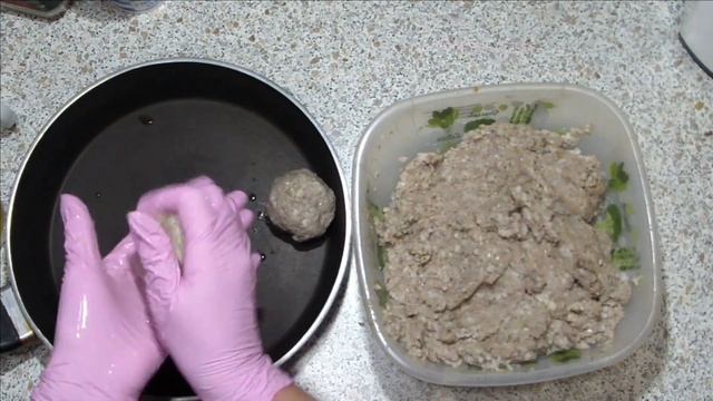 Рыбные тефтели из карася с рисом, в сыро - сметанном соусе , на сковородке. Рыба без костей. смотреть онлайн