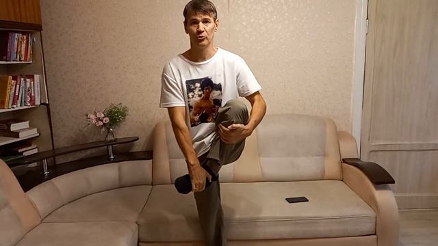 Что будет, если стоять на одной ноге на крыше или высокой скале? смотреть онлайн