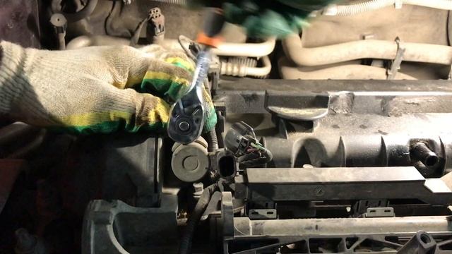 Замена прокладки клапанной крышки Ford Focus 2 1.6 115л.с. смотреть онлайн