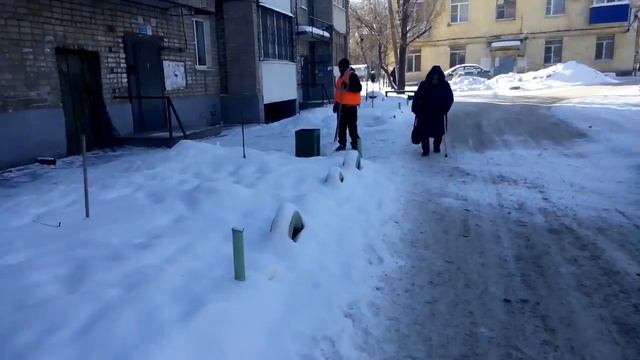 27.02.2018г.ул.Бакинская,д.28-А. Работа дворника. смотреть онлайн