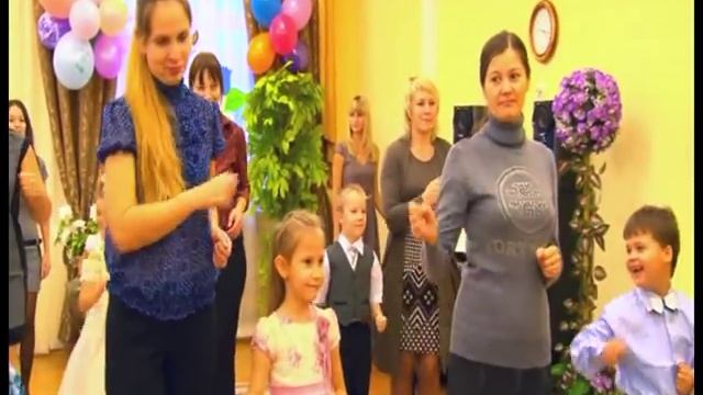 Танец с мамами "Телевизор..."детский сад 15 "Светлячок" Коломна смотреть онлайн