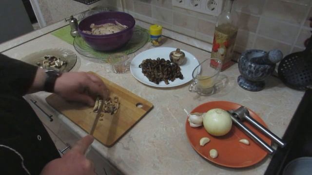 Курица фаршированная грибами ассорти на 23 февраляChicken stuffed with mushroomsassorted смотреть онлайн