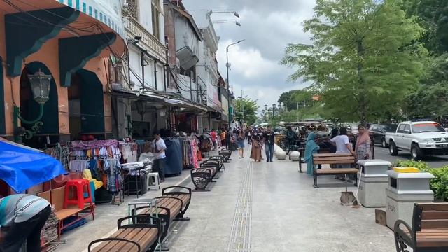 Улица Мальяборо в Городе Джокьякарта. Индонезия | Jalan Malioboro di Yogyakarta. Indonesia смотреть онлайн
