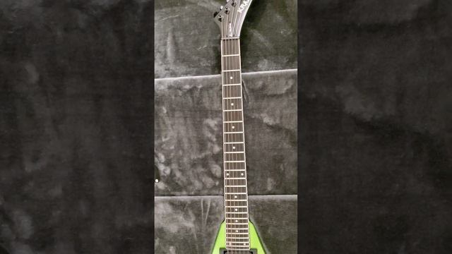 unboxing my Autographed Dave Mustaine Green Kramer Guitar смотреть онлайн