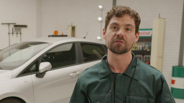 Engine Oil Grades Explained | Car Engine Oil Explained | Castrol U.K.