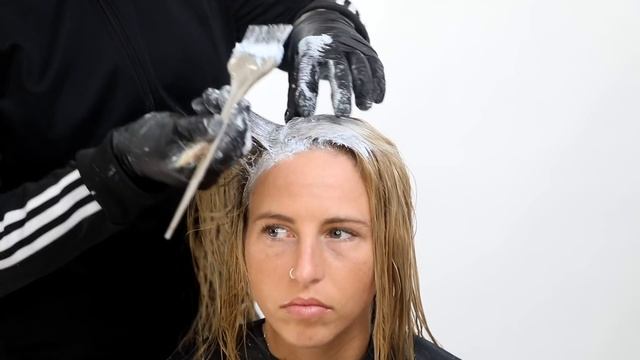 HOW TO COLOR HAIR WHITE - WHITE HAIR COLOR TUTORIAL смотреть онлайн