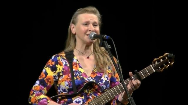 Бардовская песня Мне звезда упала на ладошку. Галина Хомчик. смотреть онлайн