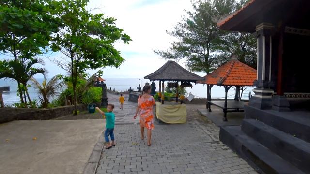 ВЛОГ Гуляем в таинственном загадочном месте Бали - Храм Танах Лот. смотреть онлайн