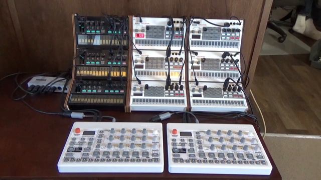 He's Wiggin - 1 Korg Volca Sample - Caz on Vocals смотреть онлайн