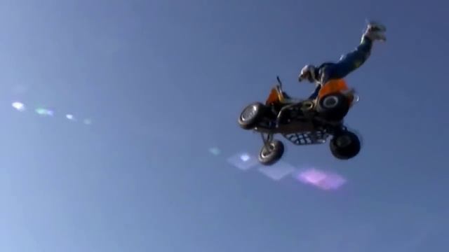 Голово кружительные трюки на квадроцикле BRP смотреть онлайн