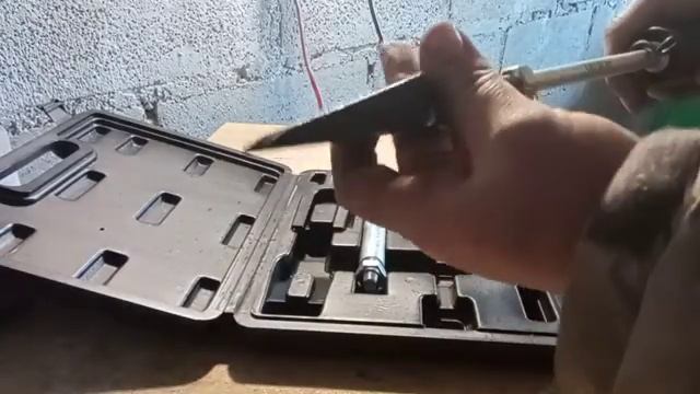 Съемник шаровых и рулевых наконечников вилка. Пневмоинструмент.