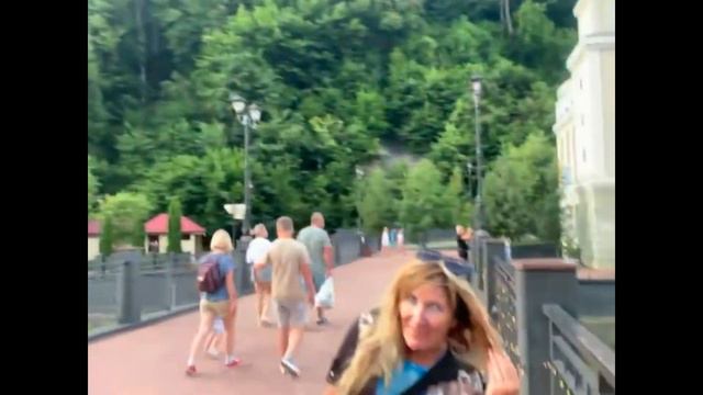 ПУТЕШЕСТВИЕ НА РОЗУ ХУТОР ДЛЯ МИЛЫ И ОДНА НЕДЕЛЯ В СОЧИ И АБХАЗИЯ ДЛЯ ВИКИ И КОЛИ смотреть онлайн