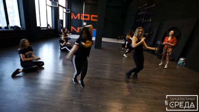 KARINA NINJA ZORRA || VOGUE || HWW