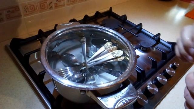 Наши секреты: Как преобразить затускневшие столовые приборы без бытовой химии. смотреть онлайн