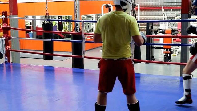 Тренировка Кикбоксинг. Тренер - мастер спорта по кикбоксингу Игорь Бражник смотреть онлайн