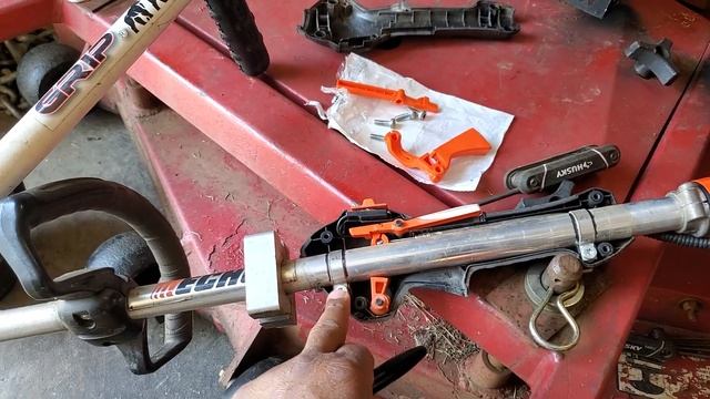 Echo SRM-225 String Trimmer / Throttle Trigger Repair смотреть онлайн