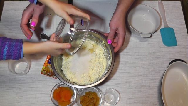 ТВОРОЖНАЯ ЗАПЕКАНКА С КУРАГОЙ И ИЗЮМОМ видео рецепт смотреть онлайн