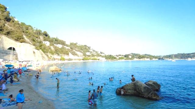 Walking in Villefranche sur Mer, France - Seaside town with gorgeous colorful houses - 4K Walks смотреть онлайн