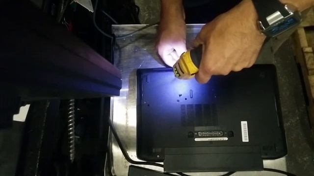 Extract hard drive Dell Latitud E6320 смотреть онлайн