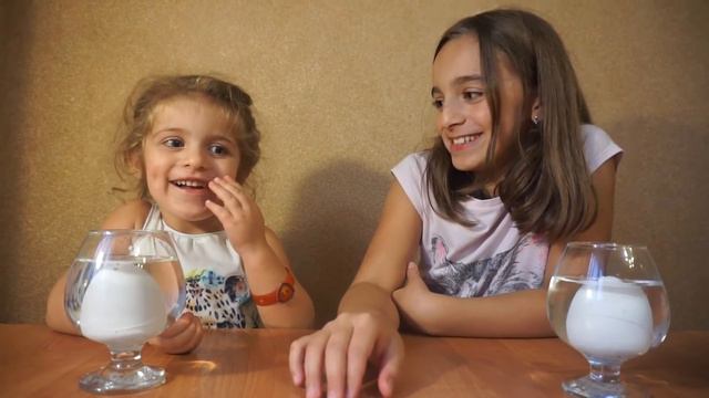 Выращиваем в воде динозавров . Яйца динозавров.Grow in water dinosaur. Dinosaur eggs.