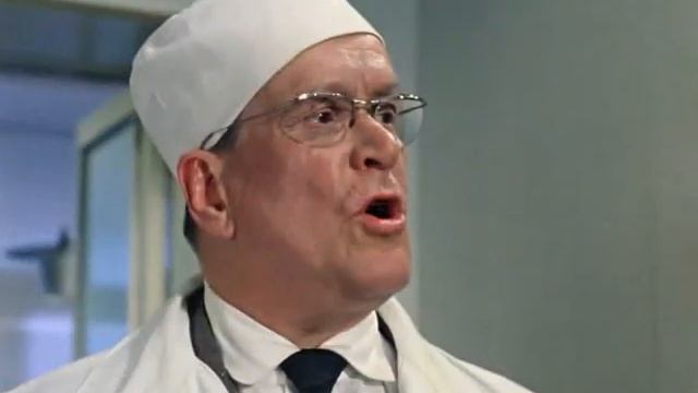 -Где у нас прокурор? -В 6-ой палате,где раньше Наполеон был! смотреть онлайн