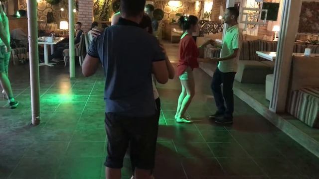 Kizomba+Zouk на вечеринке в "Добром кафе" смотреть онлайн