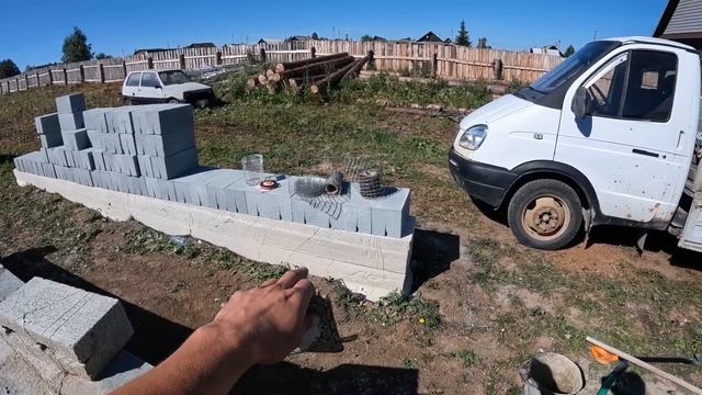 БАНЬКА. Строю фундамент из отсевблоков для бани. Простой способ выкладывать блоки. смотреть онлайн