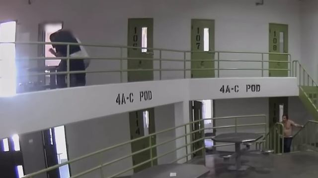 A Former Inmate Describes Putting In Work For His Prison Set | The Connect w/ Johnny Mitchell смотреть онлайн