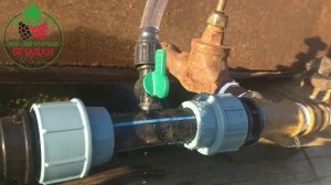 Делаем визуальный контроль уровня воды в бочке.