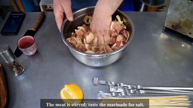 Маринад для шашлыка из свинины. Жарим вкусный шашлык на балконе. ENG SUB. Pork marinade. BBQ смотреть онлайн
