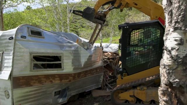 Did We Just Find BIG FOOT….. Very Weird Recovery! смотреть онлайн