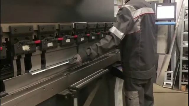 Гибка профиля на листогибе с ЧПУ BARUS BRS 32100 (На базе ADH WAD) смотреть онлайн