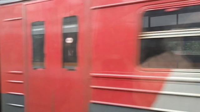 Поездка на поезде ЭП2ДМ от Серп и молота до Курской ( Курского вокзала ). смотреть онлайн