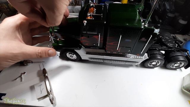 Сборка Freightliner FLD 120 1:24 Italeri Выпуск №8