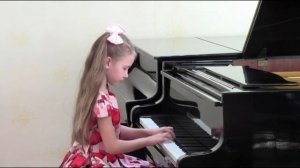 Изгагина Ксюша(6 лет). - Ю. Абелев "Весенняя песенка"